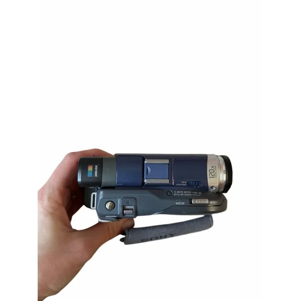 Sony Handycam DCR-DVD101 Camcorder Vintage CD No cables no battery charger‎